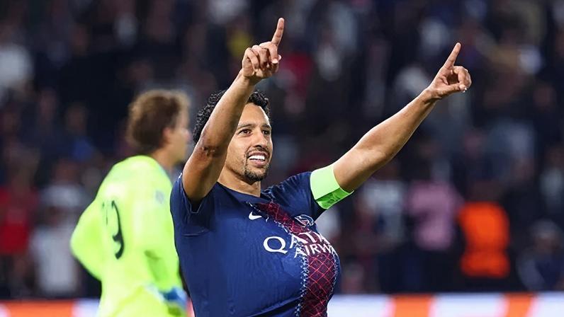 Marquinhos comemora gol na estreia da Champions 2025-26