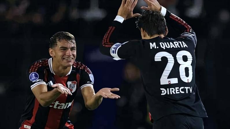Martínez Quarta comemora gol do River Plate sobre o Bragantino em jogo da Sul-Americana