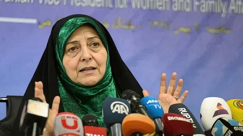 A ex-integrante do Parlamento iraniano, Masoumeh Ebtekar, realiza uma conferência de imprensa em Teerã, Irã, em 29 de janeiro de 2019