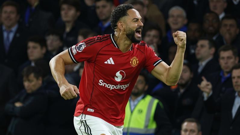 Matheus Cunha comemora após marcar para o Manchester United contra o Chelsea pelo Campeonato Inglês 2025/2026