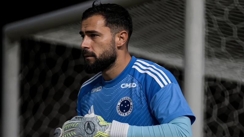 Matheus Cunha é substituído pelo Cruzeiro contra o Goiás pela Copa do Brasil