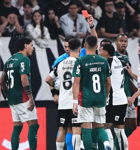 Matheuzinho, do Corinthians, tomou segundo amarelo e foi expulso contra o Palmeiras