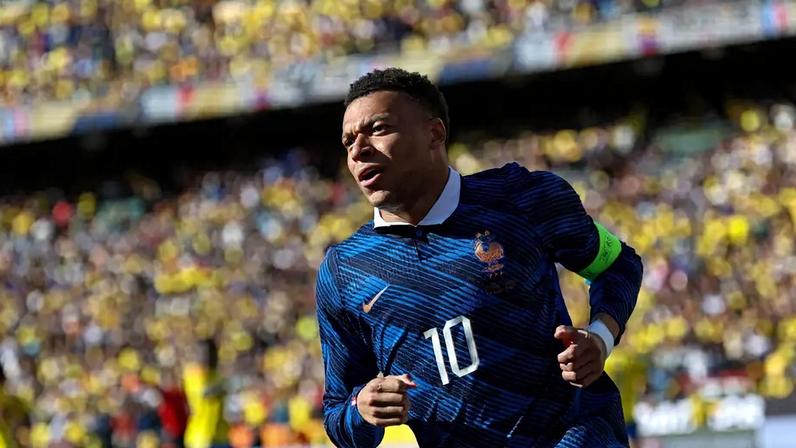 Marseillaise se torna maior hit do futebol, segundo Lúcio de Castro