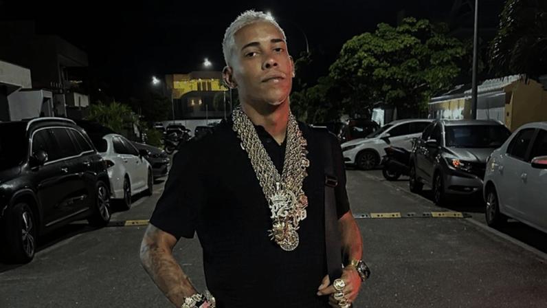 Na imagem, Marlon Brendon Coelho Couto da Silva, 26 anos, conhecido como MC Poze do Rodo