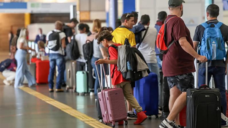 Brasília (DF), 24/12/2025 - Movimentação no aeroporto de Brasília durante a véspera do Natal. Foto: Marcelo Camargo/Agência Brasil
