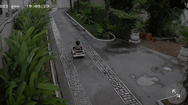 Menino tenta fugir de casa em carrinho — Foto: Arquivo Pessoal