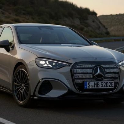Mercedes-Benz Classe C elétrico chega com quase 500 cv e 39 polegadas de telas