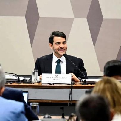 Messias diz que compromisso é com a Constituição, não com governo transitório