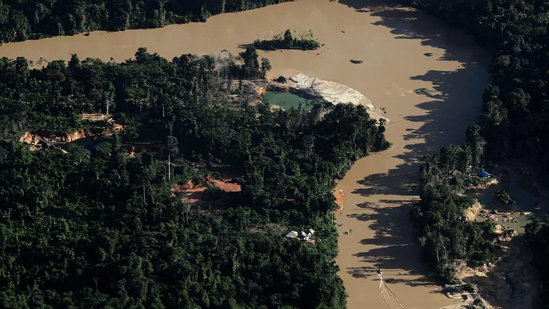 Alto Alegre (RR), 10/02/2023 - Áreas de garimpo ilegal na Terra Indígena Yanomami vistas em sobrevoo ao longo do rio Mucajaí. Foto: Fernando Frazão/Agência Brasil