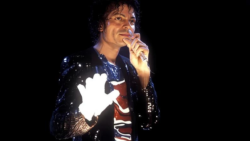 Michael Jackson se apresentando no palco - Turnê Jackson 5 Victory