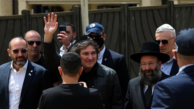 O presidente argentino Javier Milei chegou à Israel fortalecer a aliança estratégica com Benjamin Netanyahu. (Foto: Abir Sultan / EFE)