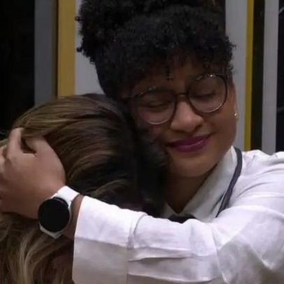 Tadeu Schmidt faz discurso de apoio a Milena no BBB 26