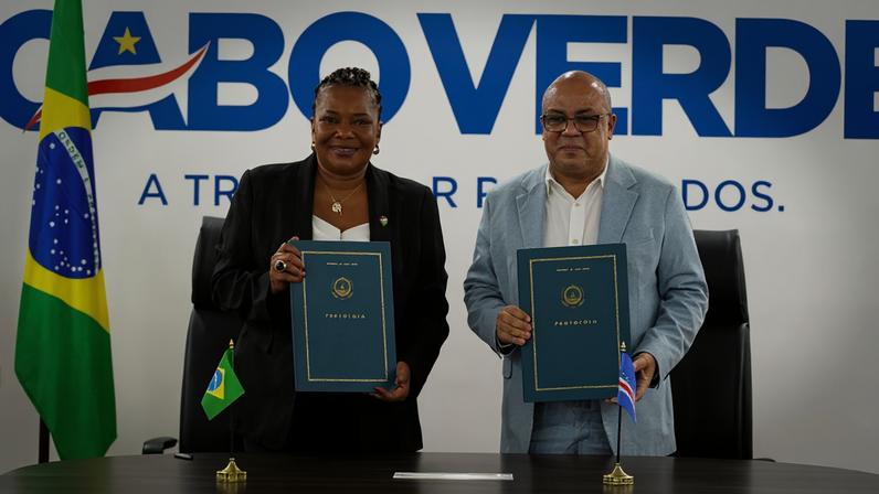 Cabo Verde, 16/04/2026 - Ministra Margareth Menezes e o ministro da Cultura de Cabo Verde, Augusto Veiga. Foto: Luciele Oliveira/MinC