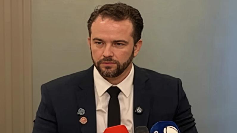 Ministro da Fazenda Dario Durigan fala em entrevista após encontros em Washington