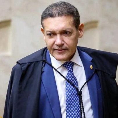 Desembargador que viajou com Nunes Marques concede liminar a filho de ministro