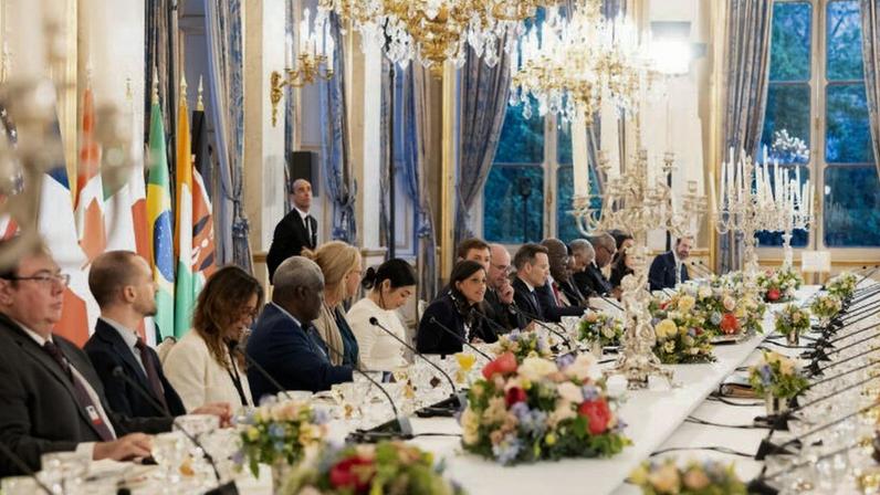 O documento diz que é necessário aumentar a eficiência da cooperação internacional destinada aos países de baixa renda