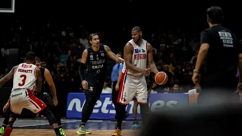 Felício em ação pelo Franca na vitória contra o Brasília no NBB 2025/2026 — Foto: Matheus Maranhão / CAIXA Brasília