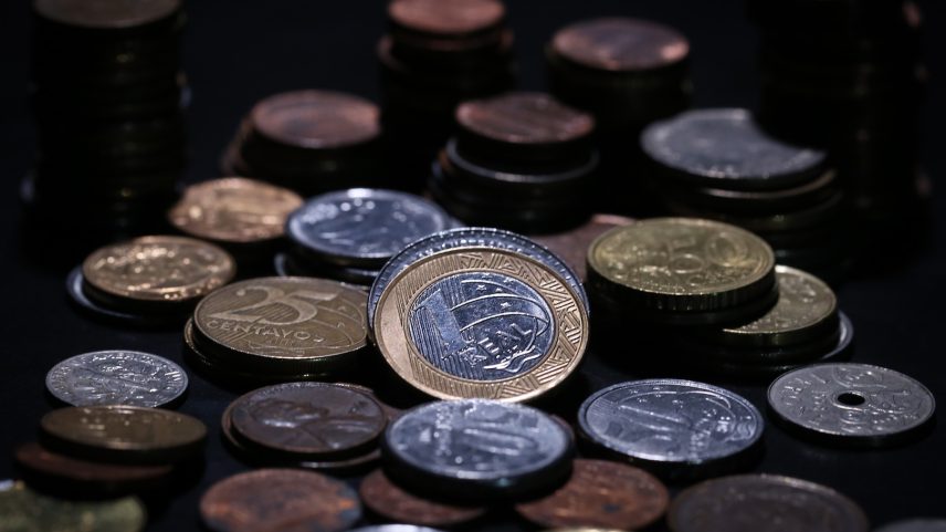 Relatório do Banco Mundial diz que o Brasil sofre com a perda de dinamismo, em meio a incerteza em relação à política comercial