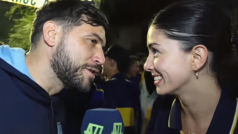 O repórter Nicolás Luaces, da AZZ, e a torcedora do Boca Juniors chamada Daniela