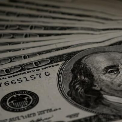 Dólar avança com alta do petróleo e decisão do Fed no radar