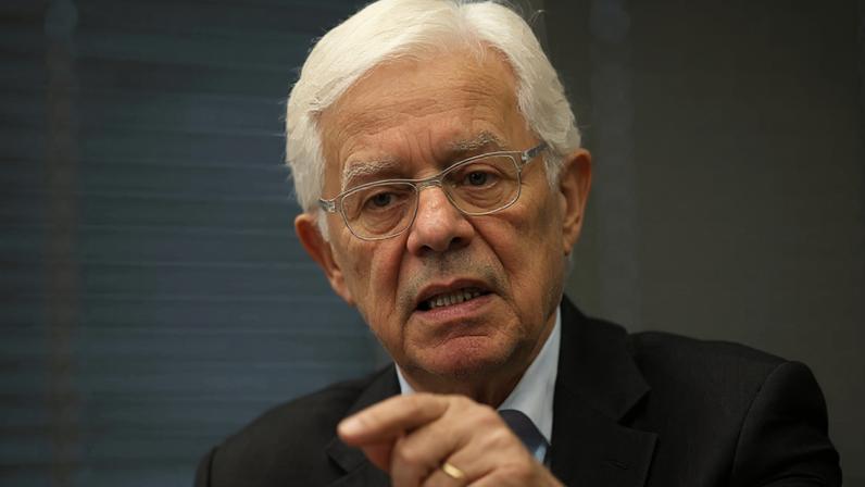 Política, destino e vocação: análise sobre carreira pública