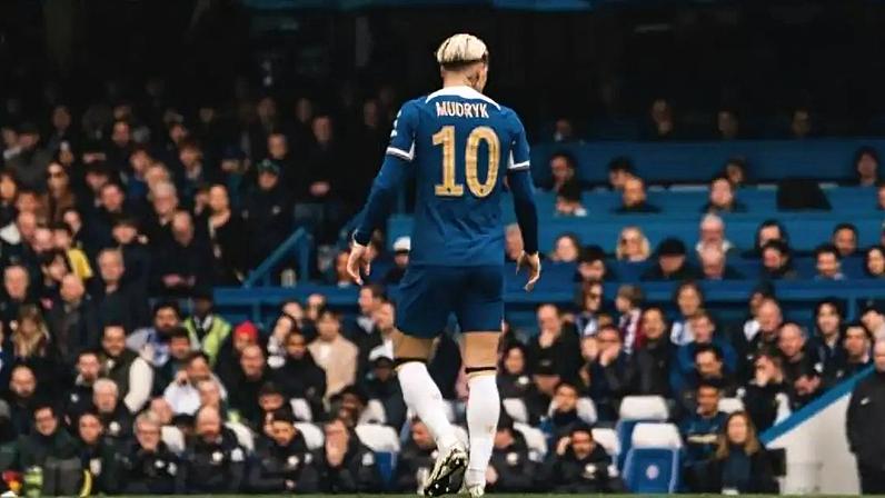 Mudrik vai ficar parado por 4 anos