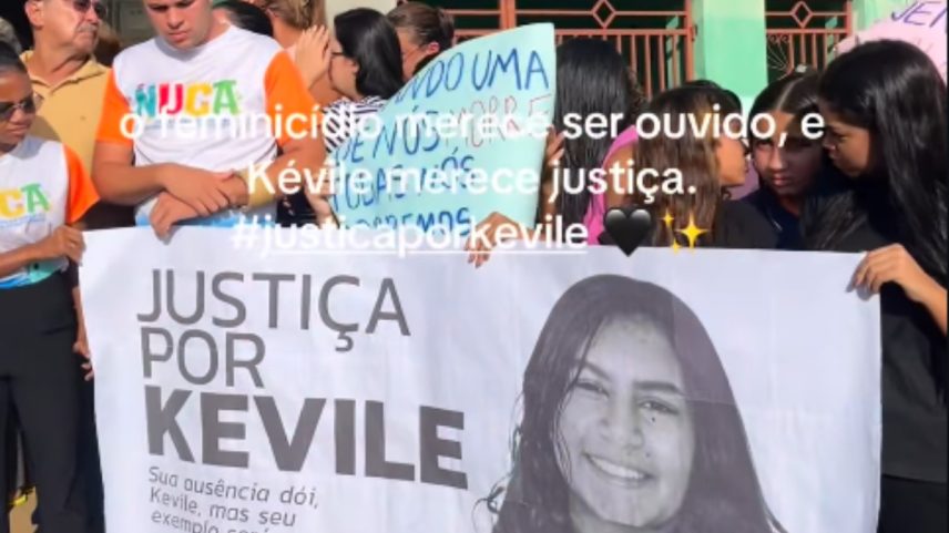 1 de 1 Imagem colorida, "Sua ausência dói": multidão se despede de jovem morta por negar homem- Metrópoles