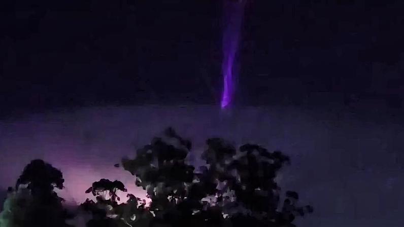 Fenômeno foi filmado saindo de uma nuvem direto para a estratosfera em San Miguel de Tucumán