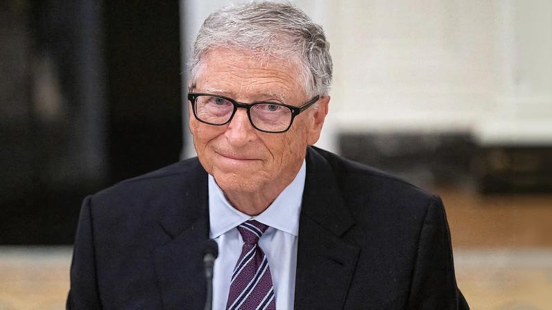 O fundador da Microsoft, Bill Gates, participa de um jantar oferecido pelo presidente dos EUA, Donald Trump, com líderes do setor de tecnologia no Salão de Jantar de Estado da Casa Branca, em Washington, D.C., em 4 de setembro de 2025