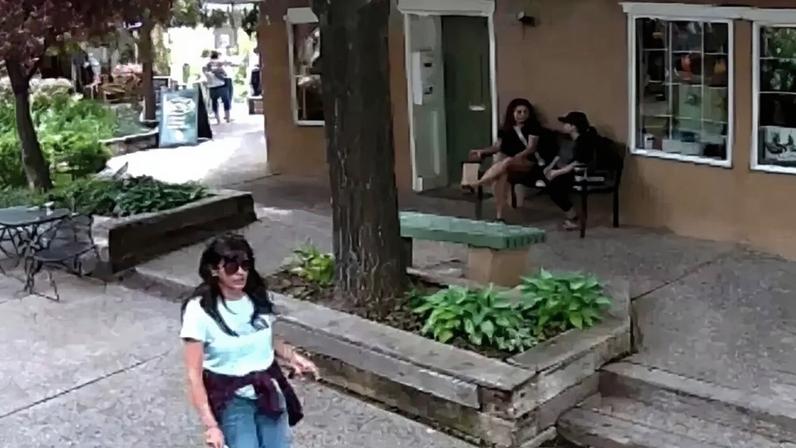 Última imagem conhecida de Melissa Casias à beira de estrada no Novo México