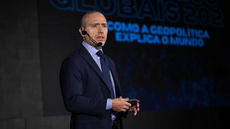 Heni Ozi Cukier, o Professor HOC, durante palestra no Imersão Indústria