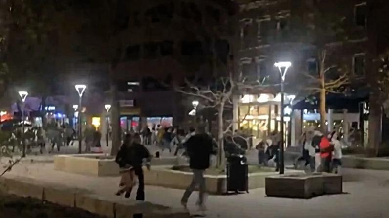 Reprodução de vídeo mostra pessoas correndo durante o tiroteio