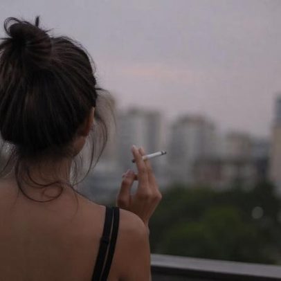 Venda de cigarros proibida para pessoas nascidas após 2008 no Reino Unido