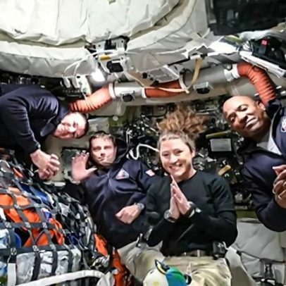Astronautas da Artemis II avançam rumo à Lua pela primeira vez desde 1972