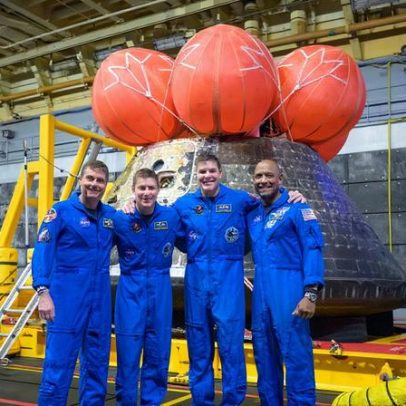 NASA divulga foto de Artemis II em frente à Orion após o pouso