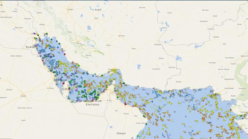 Foto de mapa de rastreamento marítimo em Ormuz às 9h30 de quarta (8/4)