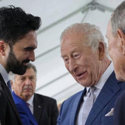 Rei Charles III encontra Mamdani durante visita ao memorial do 11/9 em Nova York