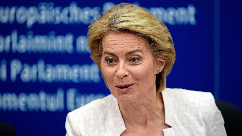 Ursula von der Leyen, presidente da Comissão Europeia, foi uma das primeiras autoridades a se manifestar sobre a derrota de Orbán na Hungria