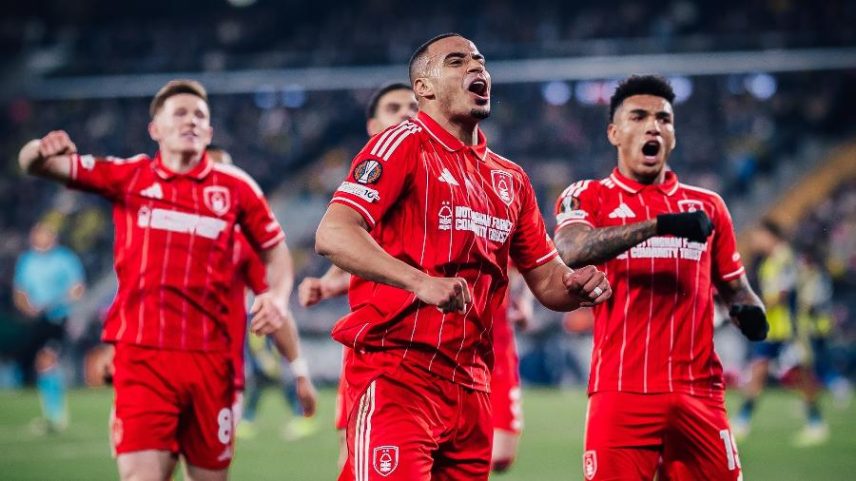 Murillo, do Nottingham Forest, comemora gol contra o Fenerbahçe, pela Liga Europa