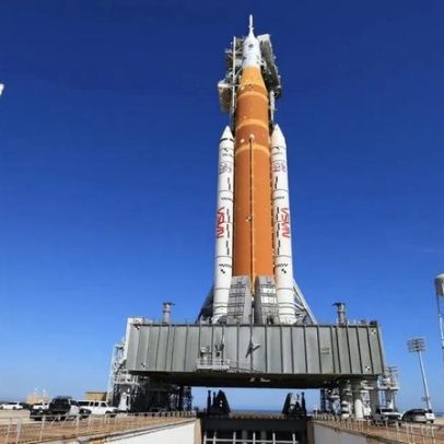 Especialista explica funcionamento do foguete Artemis II e réplica