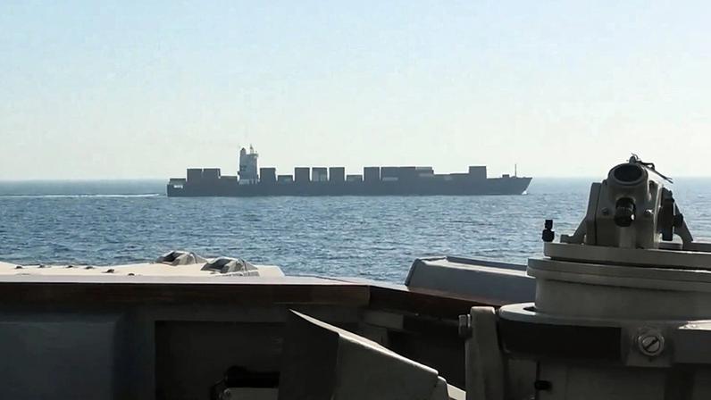 Vídeo mostra Marinha dos EUA atacando embarcação iraniana em Omã - Metrópoles