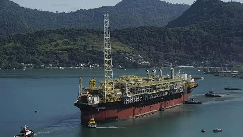 Navio-plataforma no Brasil — Foto: Agência Brasil