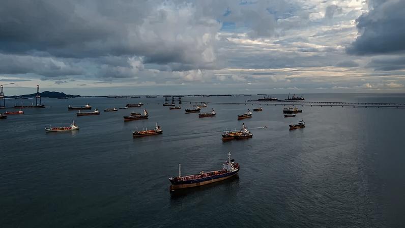 Bloqueio do Estreito de Ormuz, corredor de cerca de um quinto do petróleo global, está no centro da crise energética provocada pela guerra (Stock/Getty Images)