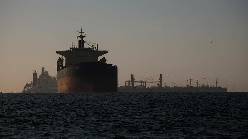 Tráfego pelo Estreito de Ormuz segue em grande parte interrompido — Foto: Reuters