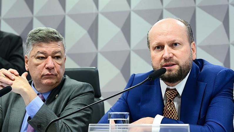 Firma atendia a pequenas causas individuais dos associados da PF. Na imagem, depondo à CPMI do INSS em 18 de setembro de 2025, Nelson Wilians (à dir.) obteve habeas corpus preventivo para permanecer calado