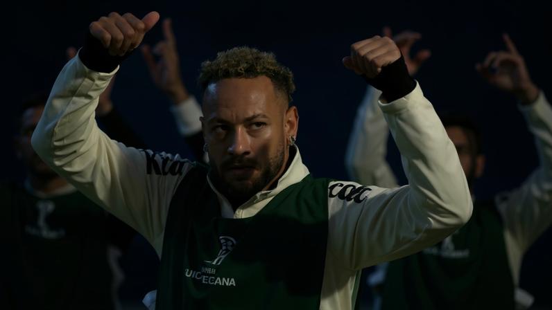 Neymar no aquecimento para o jogo do Santos contra o San Lorenzo pela Sul-Americana (Foto: JUAN MABROMATA / AFP)
