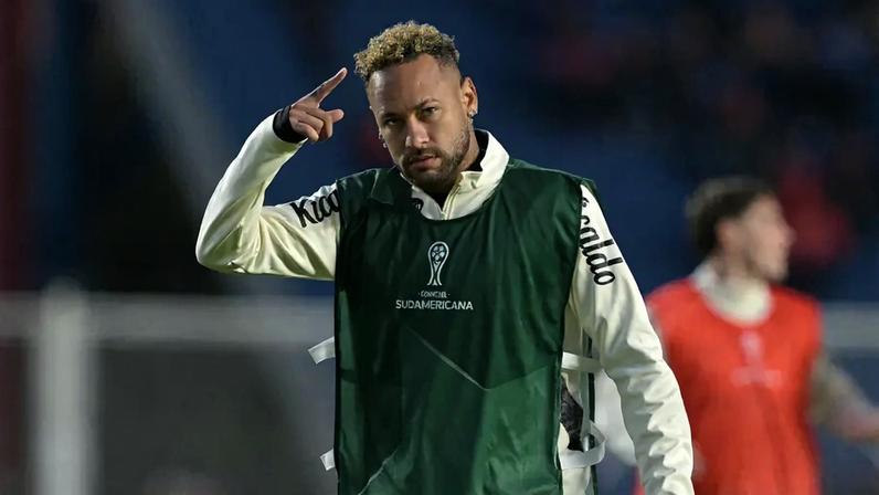 Neymar foi ovacionado pela torcida do San Lorenzo (Foto: JUAN MABROMATA/AFP)
