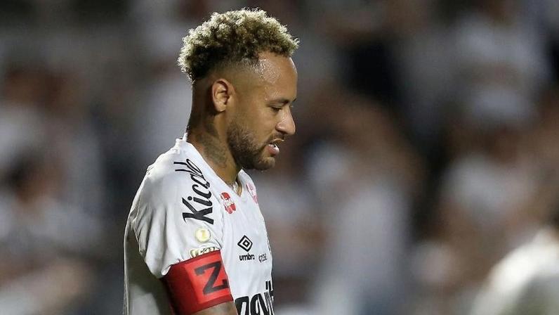 Neymar em ação em Santos x Coritiba, pela Copa do Brasil