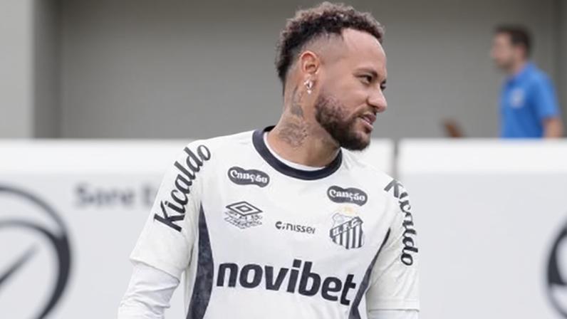 Neymar durante treino do Santos