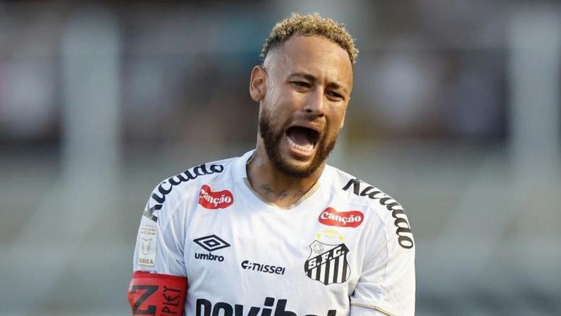 Neymar se lamenta durante Santos x Fluminense pelo Brasileirão